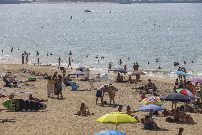 Френски курортен град глобява за носенето на бански по улиците