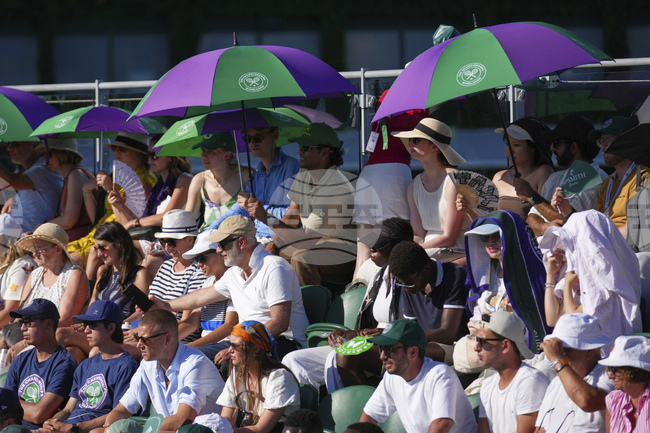 Първият ден на "Уимбълдън" се превърна в най-горещия откриващ ден в историята на турнира