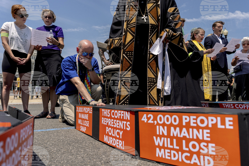 Congress Tax Cuts Protest