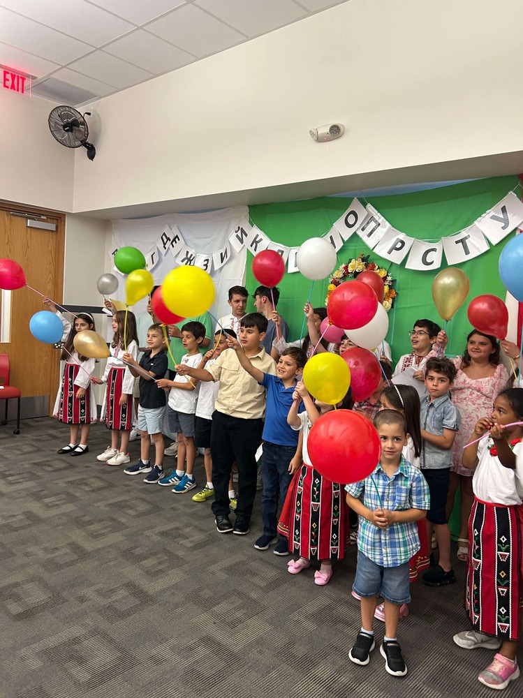Училище „Зора” във Вирджиния отбеляза края на учебната година с тържество под надслов „Всичко българско и родно любя, тача и милея…“
