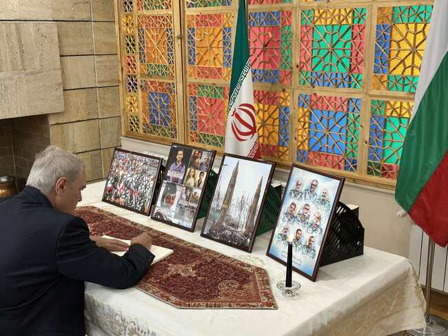 Румен Петков поднесе съболезнования в посолството на Ислямска република Иран