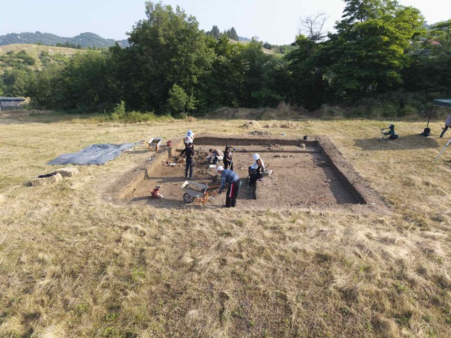 Край Брежани се намира раннонеолитно селище от периода между 5900 и 5700 г. пр. Хр., установиха археолози