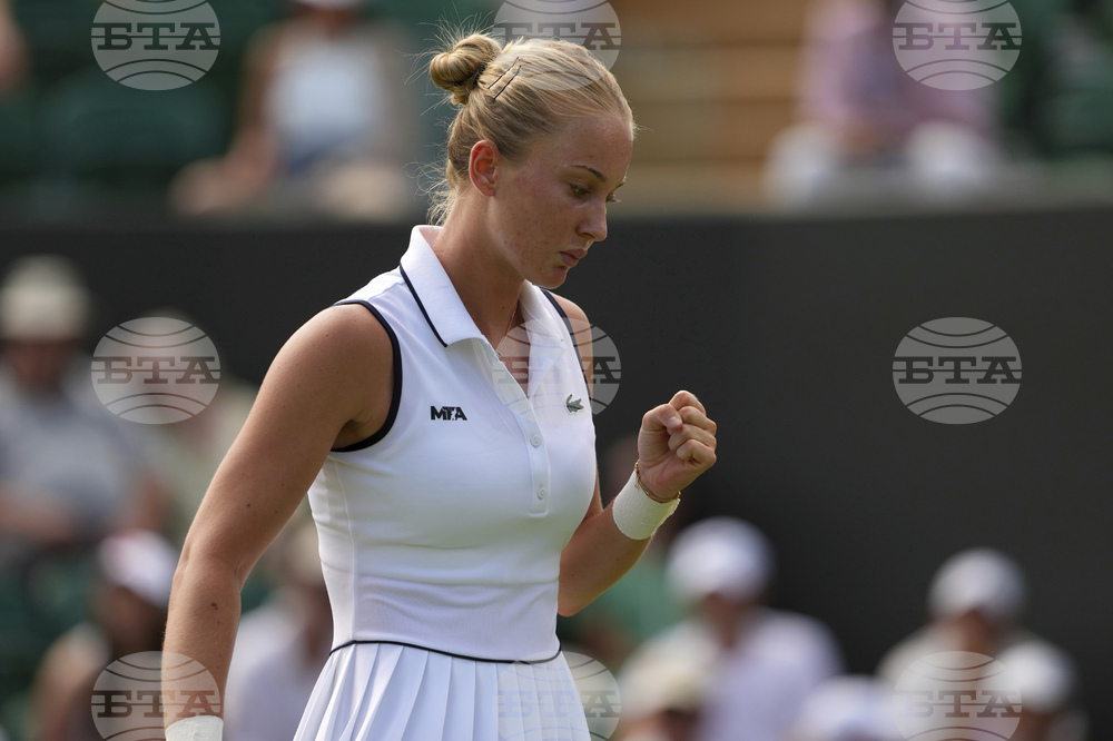 CORRECTION Britain Wimbledon Tennis