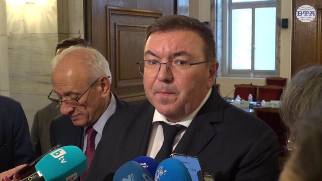 До 28 юли се очаква общ законопроект за законодателни промени за заплатите на работещите в лечебните заведения