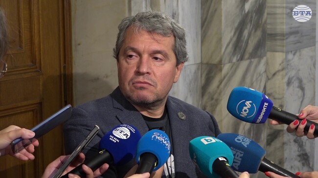 Опозицията има право да се упражнява с вотове на недоверие, които са безсмислени в момента, коментира Тошко Йорданов