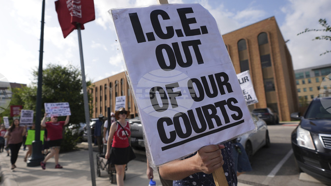 САЩ искат да прекратят хиляди дела за молби за убежище, съобщи американската телевизия Си Би Ес