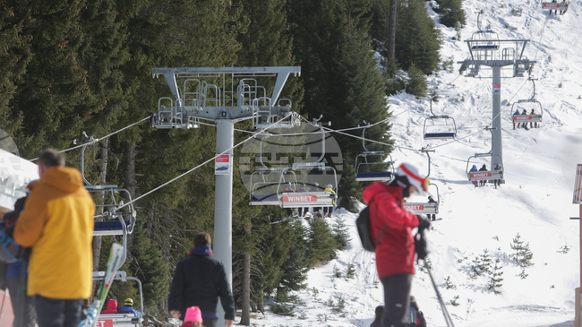 Планинските склонове са заледени на места, лавинната опасност остава висока, предупреждават от Планинската спасителна служба