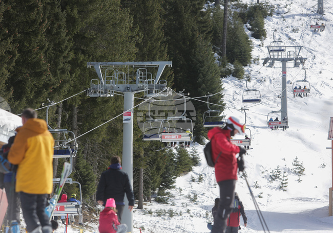 Планинските склонове са заледени на места, лавинната опасност остава висока, предупреждават от Планинската спасителна служба