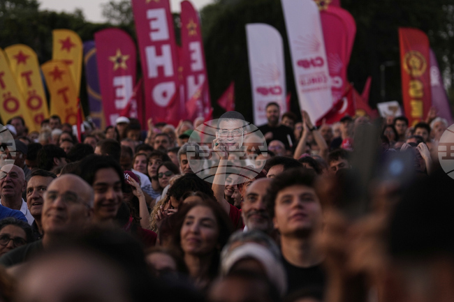 Хиляди участваха в протест срещу отстраняването на кмета на Истанбул Екрем Имамоглу преди 100 дни