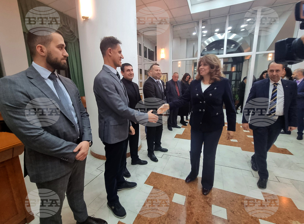 VP Iotova: No Real Accession Negotiations for North Macedonia Begin if Bulgarians Are Not Included in Constitution