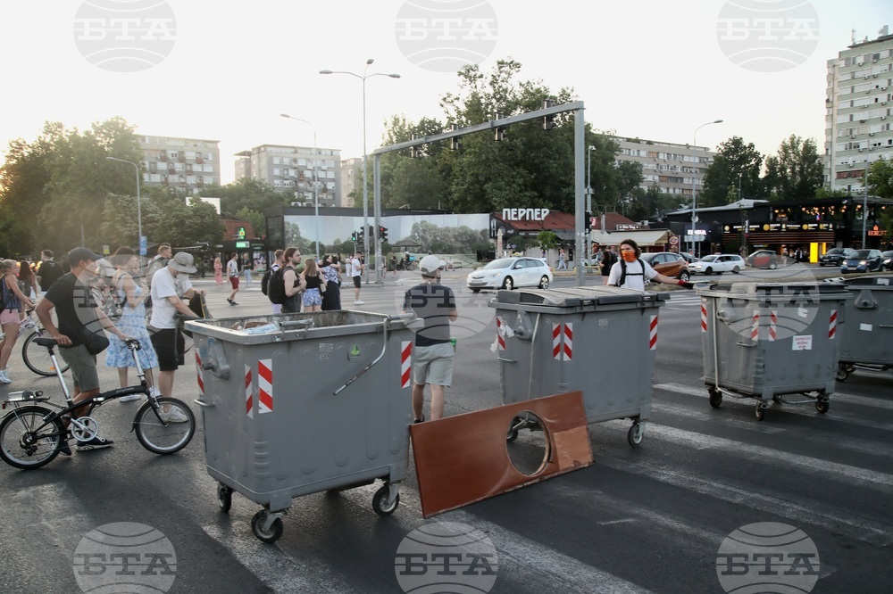 Трети ден след Видовден блокадите в Сърбия продължават 