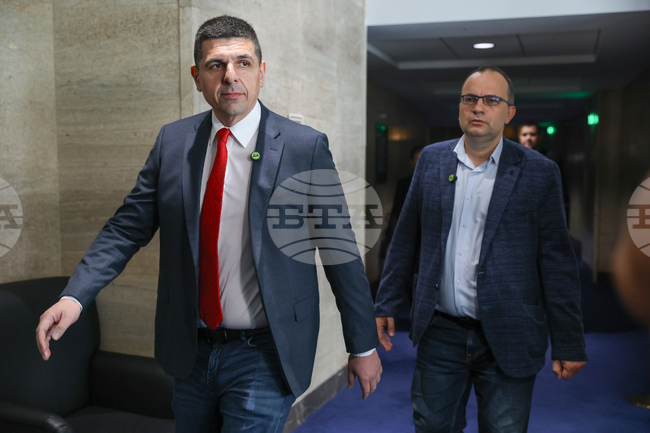 Намираме се в критичен момент и ние ще бъдем десният разум в този дебат, каза Мартин Димитров относно разходите в държавата