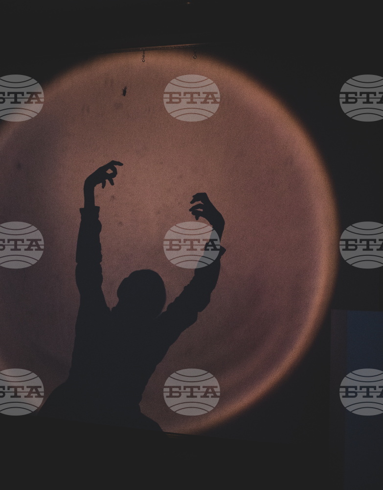 Връзката между автентичност и интерпретация е на фокус във "Вярно с оригинала" на Галина Борисова