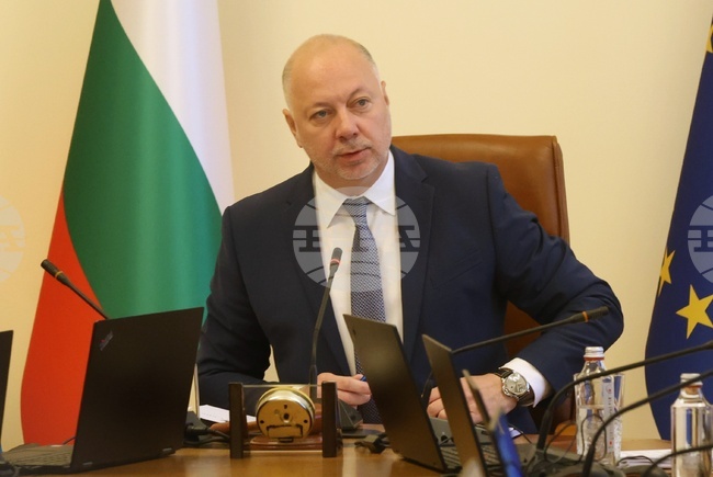 В момента е важно да обезпечим свободата и спокойствието на пътуващите по време на отпуските, каза премиерът Росен Желязков