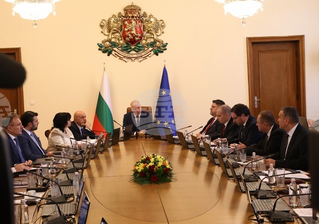 Освобождават се резерви от бутилирана вода за питейни нужди във връзка с обявеното бедствено положение в Хаджидимитрово и Горна Студена