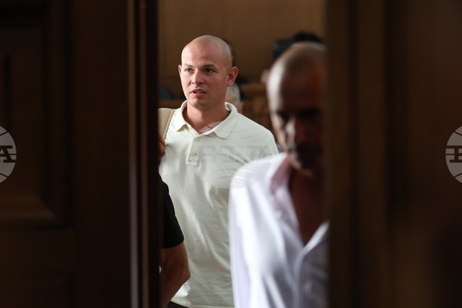 Редица фактори станаха причина съдът да не даде ход на делото за смъртта на 18 бежанци, задушили се в камион