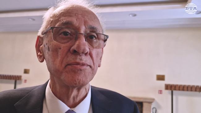 Не ме вкарвайте в политически интриги, каза здравният министър, попитан дали ще се разграничи от думите на Тошко Йорданов към лекари специализанти