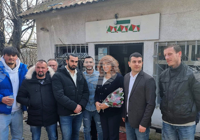 Вицепрезидентът Илияна Йотова се срещна с представители на българските сдружения в Косово