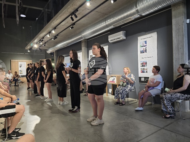 Възпитаници на Профилирана гимназия "Пейо Яворов" представиха в Петрич пиесата "Тихи сълзи"