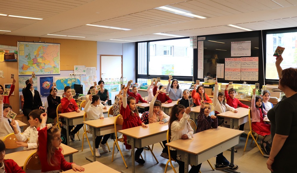 Ученици от Българско неделно училище „Иван Вазов“ в Париж получиха награди от Международния литературен конкурс „Табла“ в Сърбия