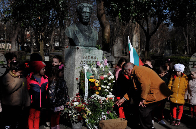 Бургас - Васил Левски - годишнина - почит