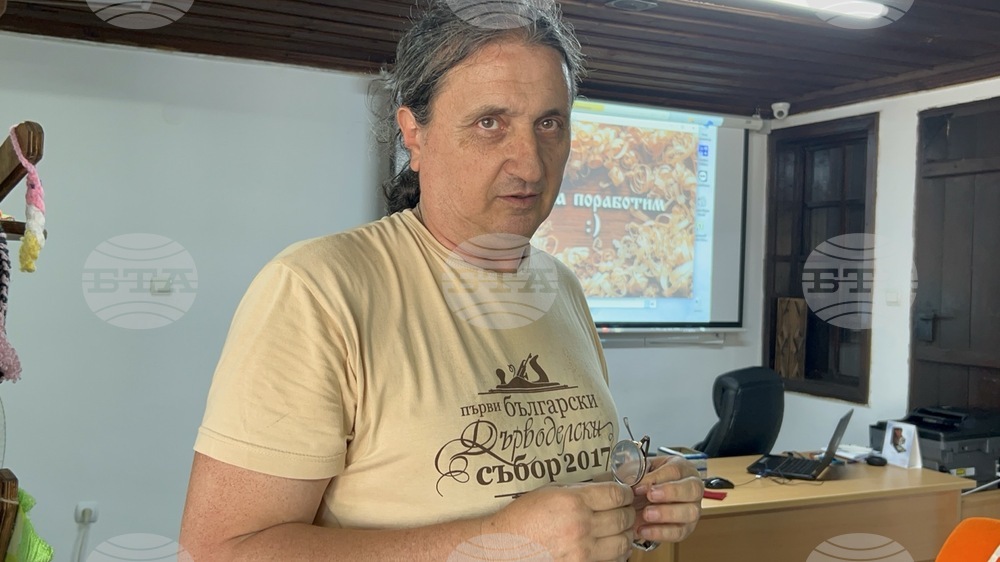 Деца от Търговище се запознават със занаята дърворезба в инициатива на Регионалния исторически музей в града