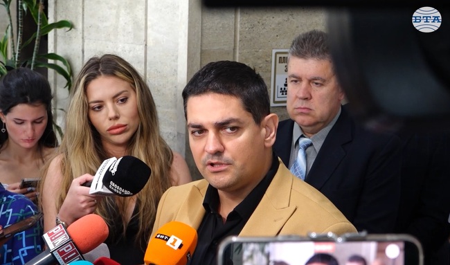 От МЕЧ ще се включим в дебатите по вота на недоверие, защото темата "провал във фискалната политика" е оправдана, каза Радостин Василев