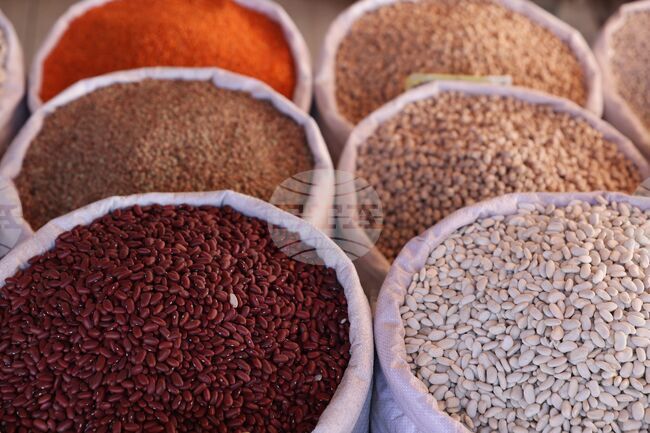 Ученици от училище „Родна реч“ в Лестър, Великобритания, имаха творческо занятие, по време на което изработиха мозайки от семена