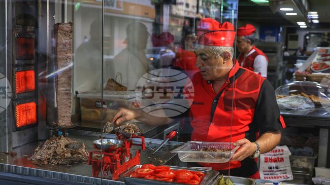 Турция засилва контрола на уличната храна след случаи на хранителни отравяния в страната