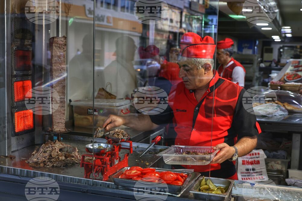 Турция засилва контрола на уличната храна след случаи на хранителни отравяния в страната