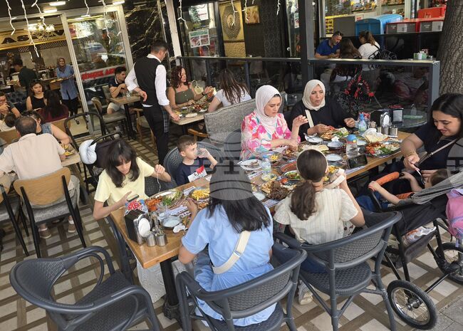 Двама нидерландски младежи са открити мъртви в хотел в Истанбул