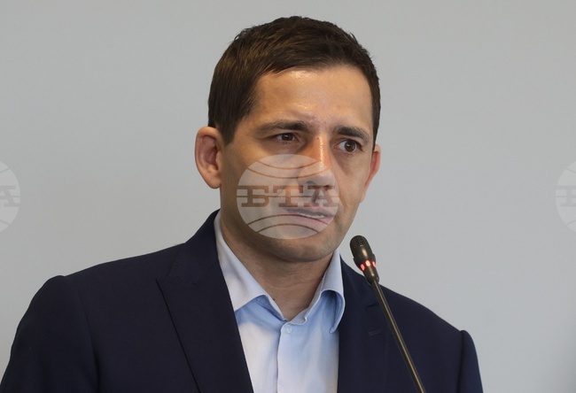 MIT има много малко подобни програми по света, а са избрали именно INSAIT, каза проф. Мартин Вечев