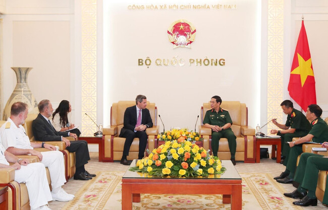 ВНА: Италия желае да засили отбранителните си връзки с Виетнам 