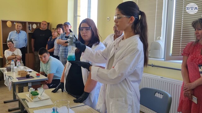 В Обединеното училище "Христо Ботев" в търговищкото село Макариополско бе открит STEM център