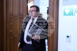 Парламент - кръгла маса - млади лекари - заплащане