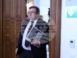 Парламент - кръгла маса - млади лекари - заплащане