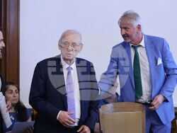 Парламент - кръгла маса - млади лекари - заплащане