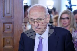 Парламент - кръгла маса - млади лекари - заплащане