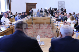 Парламент - кръгла маса - млади лекари - заплащане