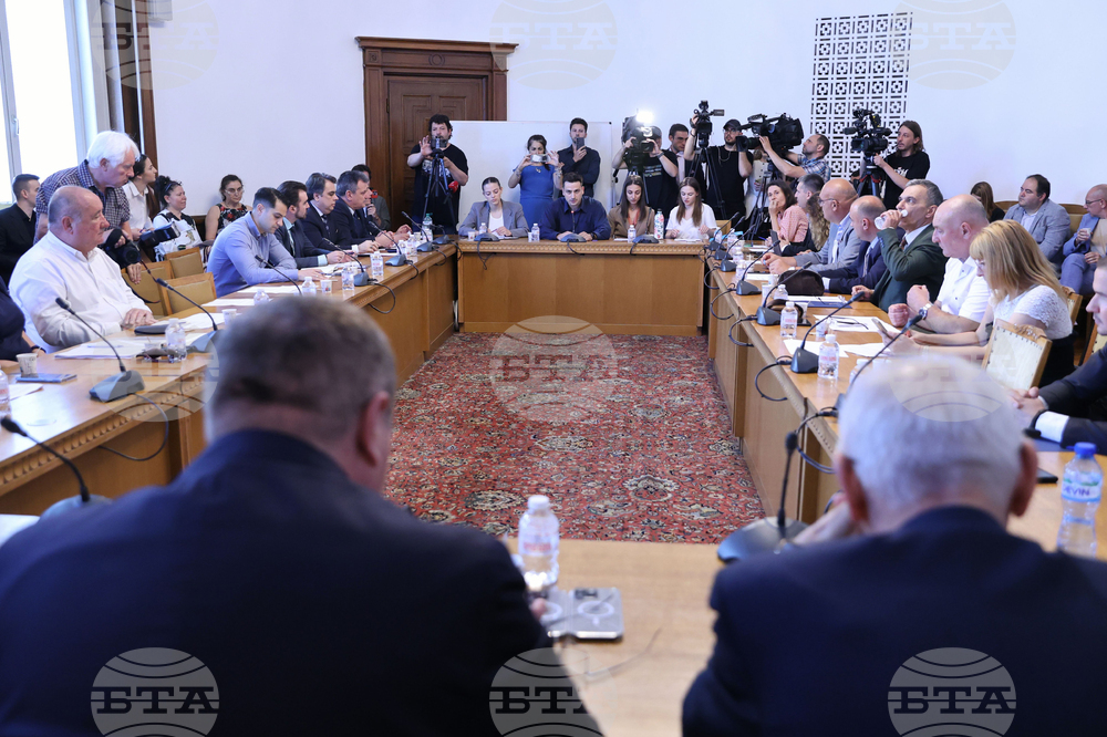 Парламент - кръгла маса - млади лекари - заплащане