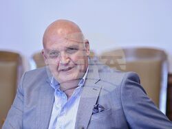 Парламент - кръгла маса - млади лекари - заплащане