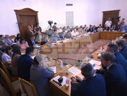 Парламент - кръгла маса - млади лекари - заплащане