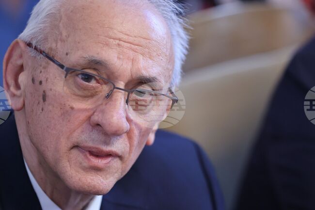 Със заповед на здравния министър се сформира работна група, която ще разгледа възможностите за промени в придобиването на специалност