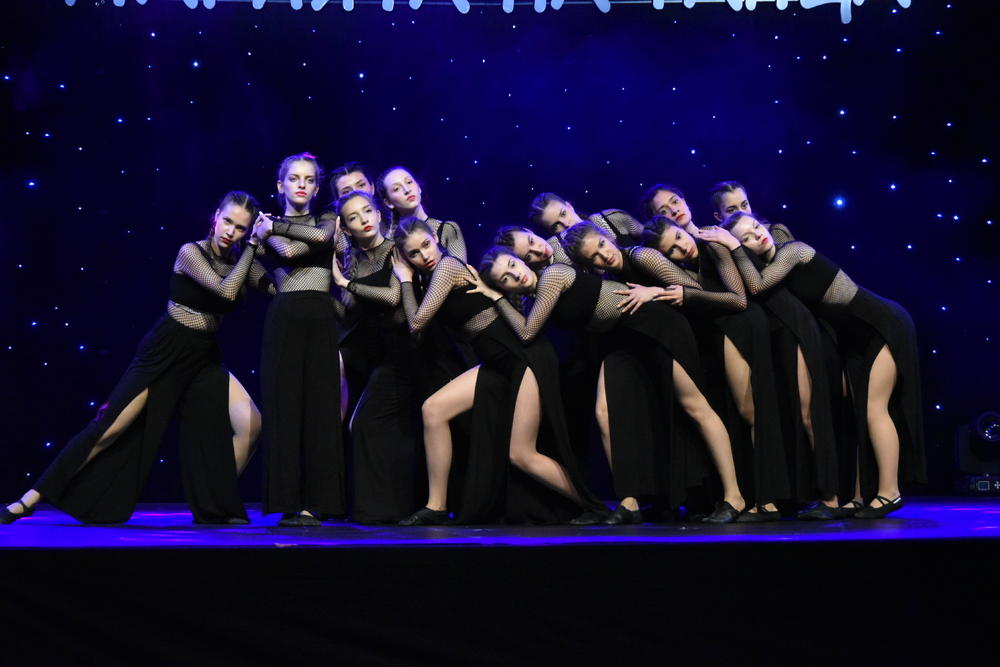 Повече от 50 деца и младежи от Star Dance в Русе представят 20 танца за 21-годишнината на формацията