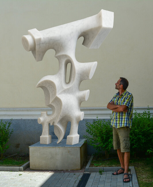 Изложба на открито „Възможни реализации“ в Ямбол представя творби на скулптора Иван Стоянов