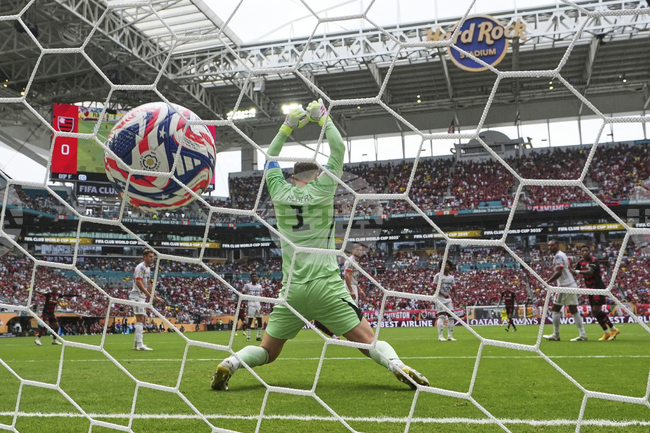 Мануел Нойер няма намерение да се завръща в националния отбор на Германия