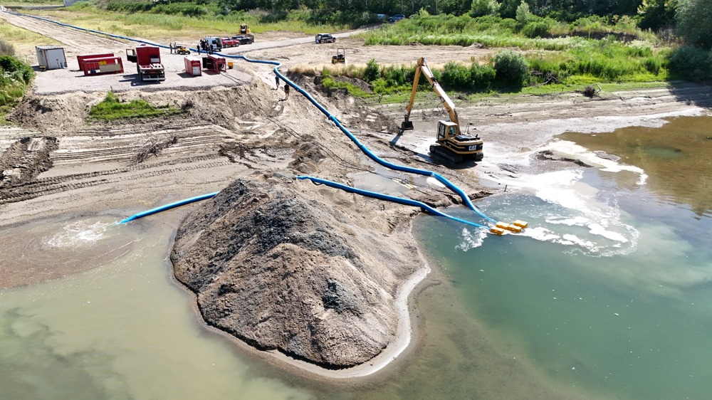 Започна прехвърлянето на вода от река Дунав към водното огледало на резервата „Сребърна“, съобщиха от Министерство на околната среда и водите