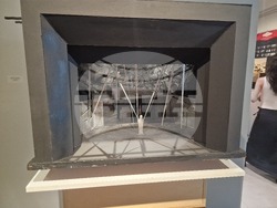 Студенти от специалност „Сценография за кино и ТВ“ на Националната художествена академия (НХА) показват изложбата си в галерия „Академия“. Снимка: Ваня Сухарова/БТА