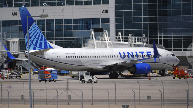 Авиокомпания "Юнайтед еърлайнс" спря вътрешните полети заради технически проблем
