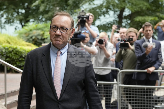 Кевин Спейси ще се яви в съда по граждански искове за сексуално посегателство през октомври 2026 г.